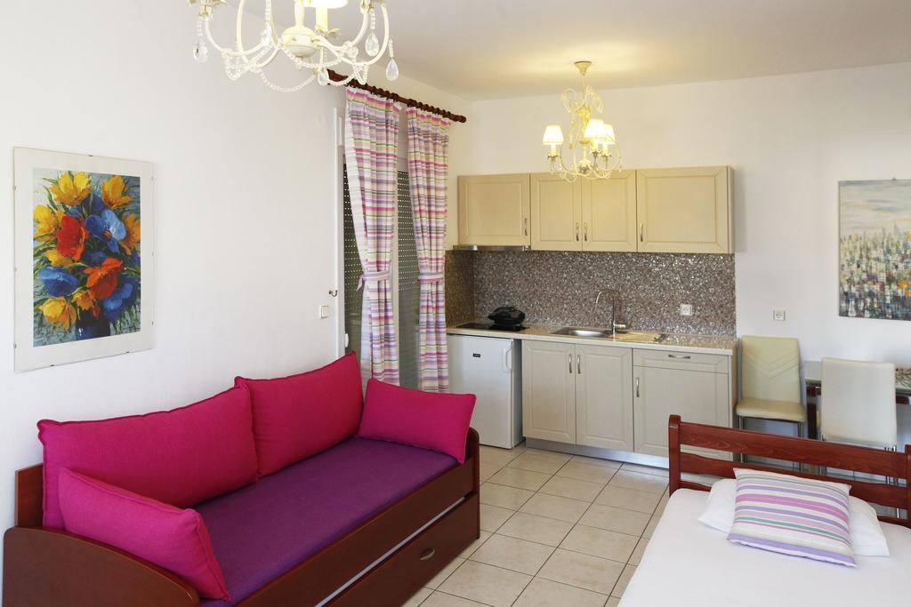 Nereids Apartments And Studios Chrysi Ammoudia Bagian luar foto