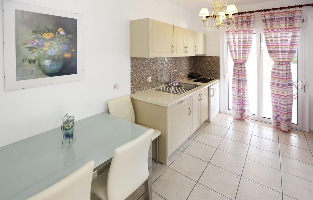 Nereids Apartments And Studios Chrysi Ammoudia Bagian luar foto