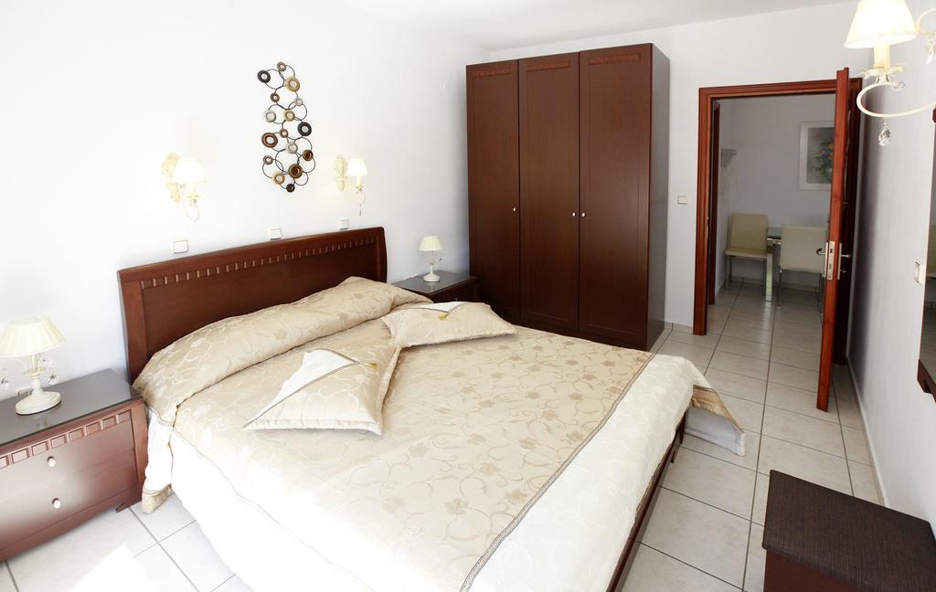 Nereids Apartments And Studios Chrysi Ammoudia Bagian luar foto