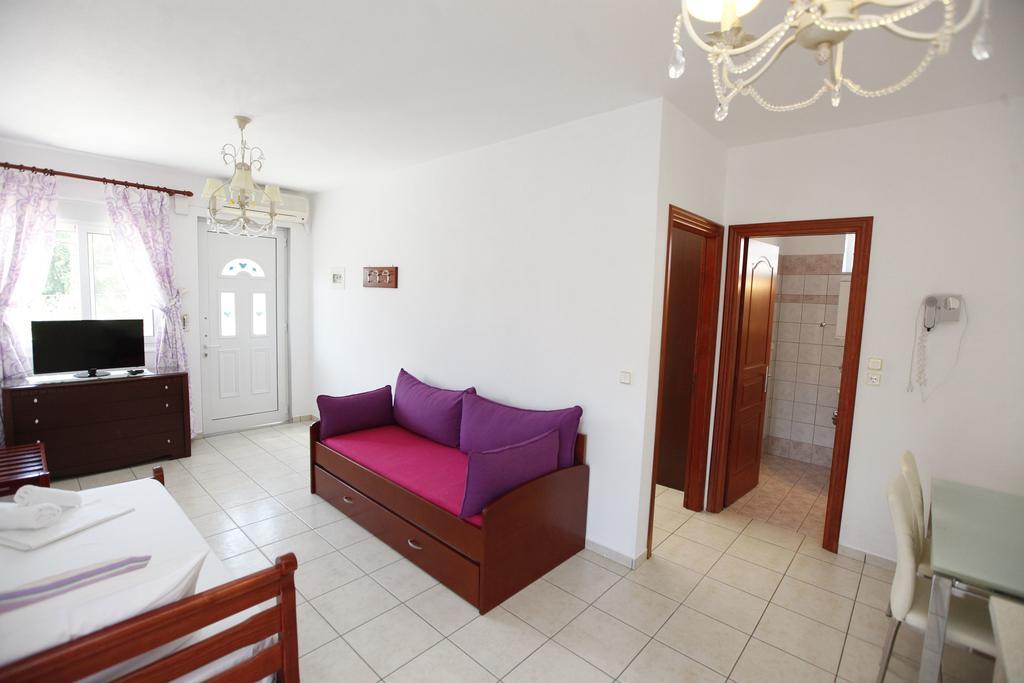 Nereids Apartments And Studios Chrysi Ammoudia Bagian luar foto