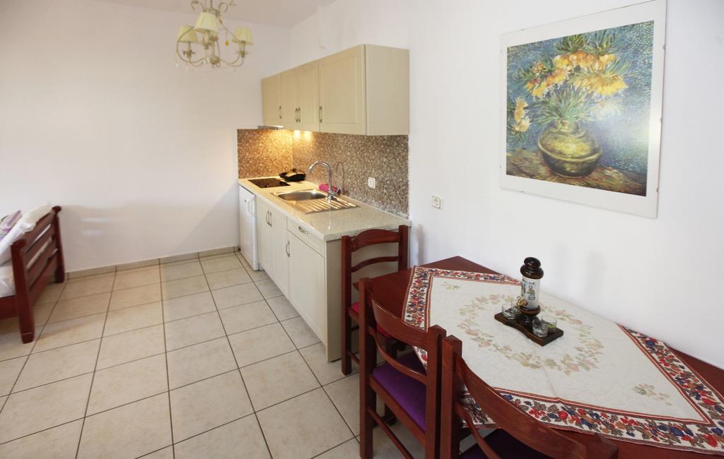 Nereids Apartments And Studios Chrysi Ammoudia Bagian luar foto