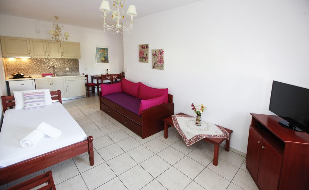 Nereids Apartments And Studios Chrysi Ammoudia Bagian luar foto