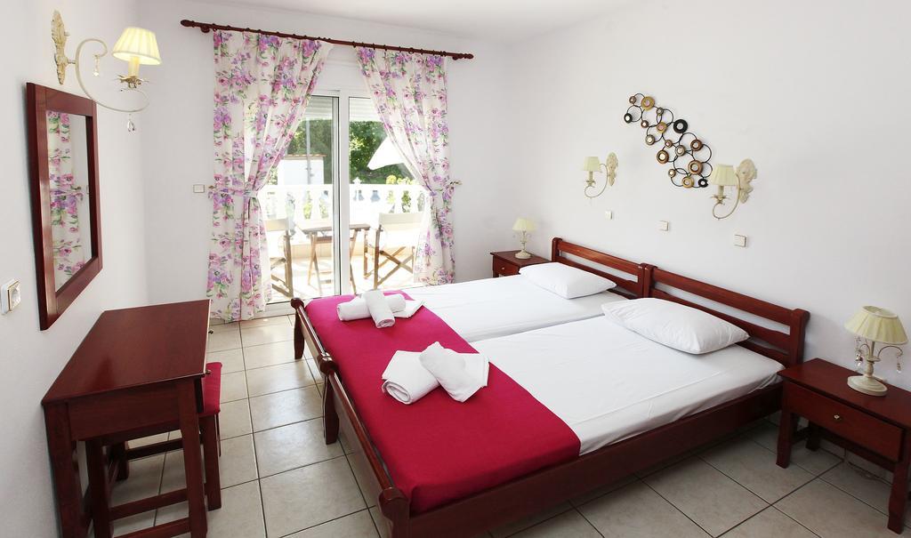 Nereids Apartments And Studios Chrysi Ammoudia Bagian luar foto