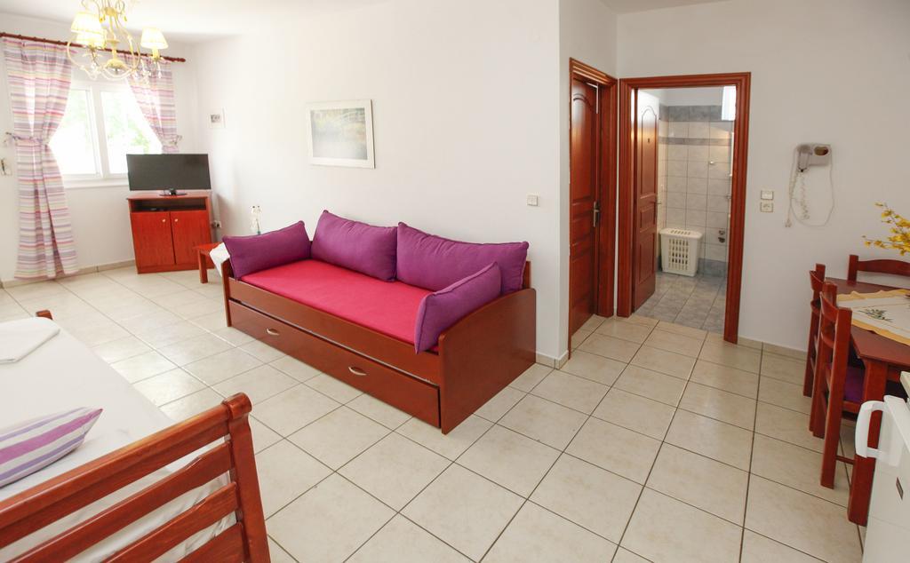 Nereids Apartments And Studios Chrysi Ammoudia Bagian luar foto