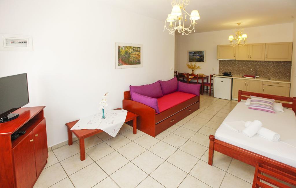 Nereids Apartments And Studios Chrysi Ammoudia Bagian luar foto