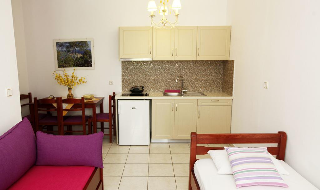 Nereids Apartments And Studios Chrysi Ammoudia Bagian luar foto
